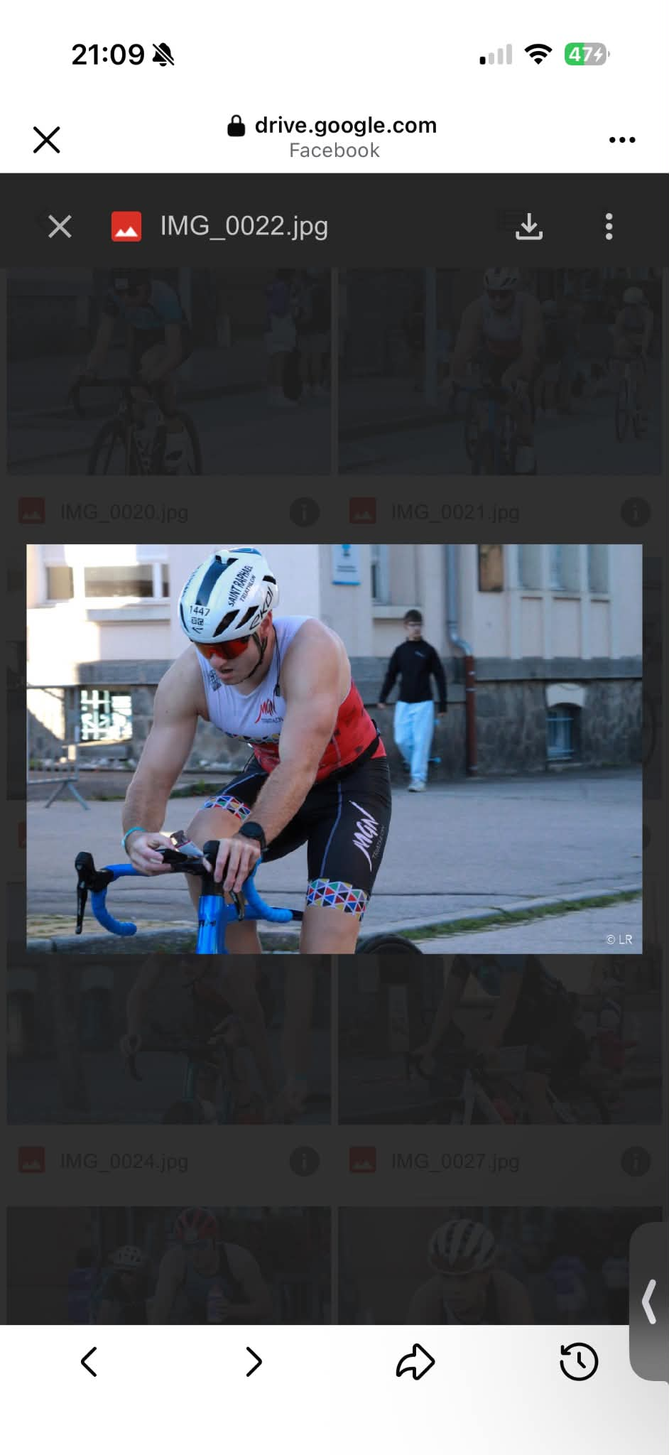 La Tana Buffle en plein effort sur son vélo